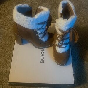 BCBG Size 9M Boot